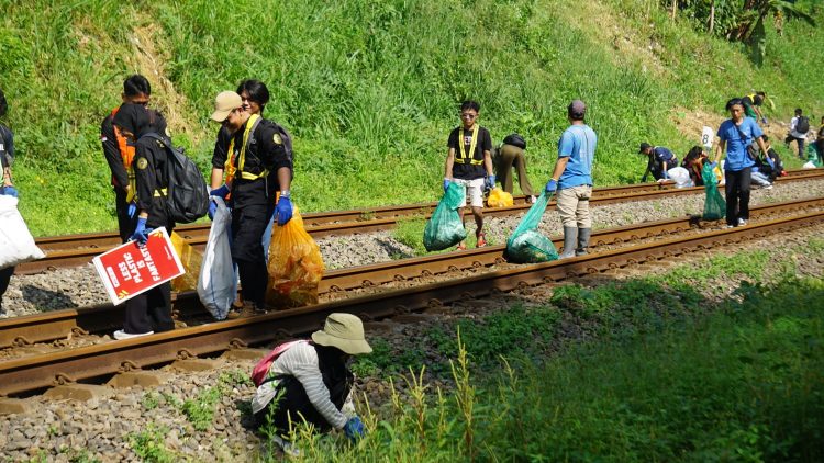 #BebersihPetak 2025: Bersihkan Jalur Rel dan Jaga Sungai Tetap Asri