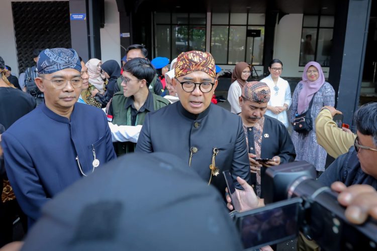 Nobar Akbar di 30 Kecamatan Kota Bandung, Farhan Minta Bobotoh Rayakan dengan Tertib