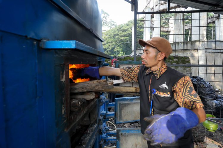Janji Tangani Sampah Kota Bandung, Wawalkot Erwin: Mohon Beri Waktu