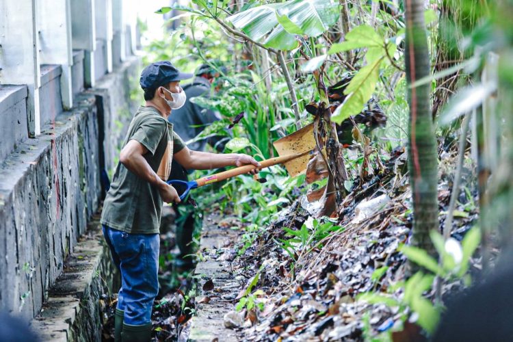 Hujan Setiap Hari, Farhan Minta ASN Siaga Cek Drainase di Seluruh Kota Bandung