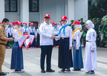 Cetak Relawan Muda, PMR Kota Bandung Lantik 1.008 Anggota Baru di Balai Kota