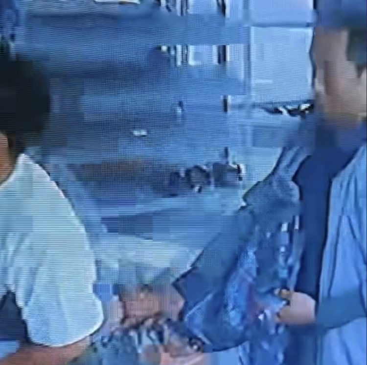 HP Dicopet saat Salat Jumat di Masjid Al Ukhuwah Bandung, Aksi Pelaku Terekam CCTV