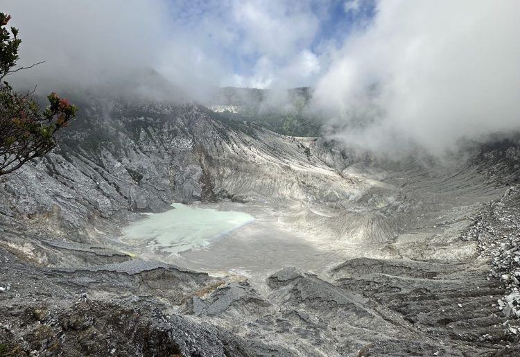 Aktivitas Gunung Tangkuban Parahu Meningkat, Warga Diminta Waspada!
