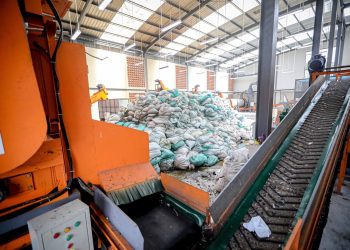 Sampah Menumpuk di Kota Bandung, Farhan: Butuh Gerak Cepat dan Gotong Royong