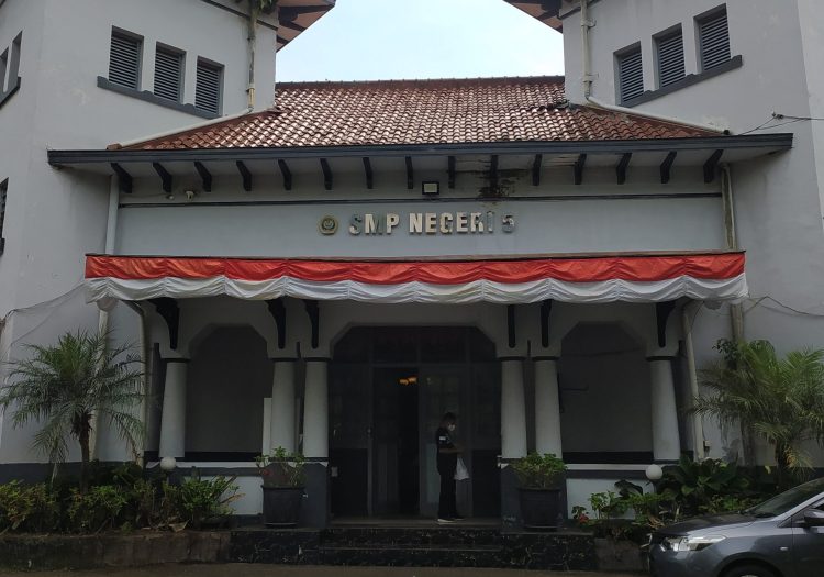 20 SMP Favorit di Bandung Tahun 2025: Sekolah Negeri & Swasta yang Paling Diminati