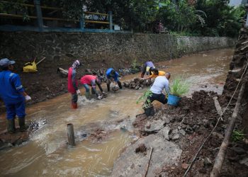 Longsor di Cicaheum Putus Akses Warga, Pemkot Bandung Langsung Turun Tangan