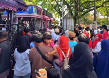 Sambut HUT RI ke-80, Naik Bandros Cuma Rp80 Bayar Pakai Qris, Antusias Warga Membludak