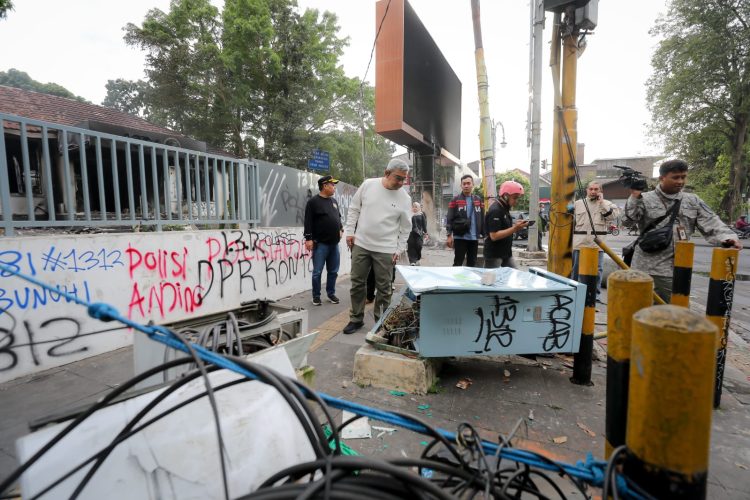 Butuh 1-3 Pekan Pulihkan Traffic Light dan CCTV di Kawasan Dago