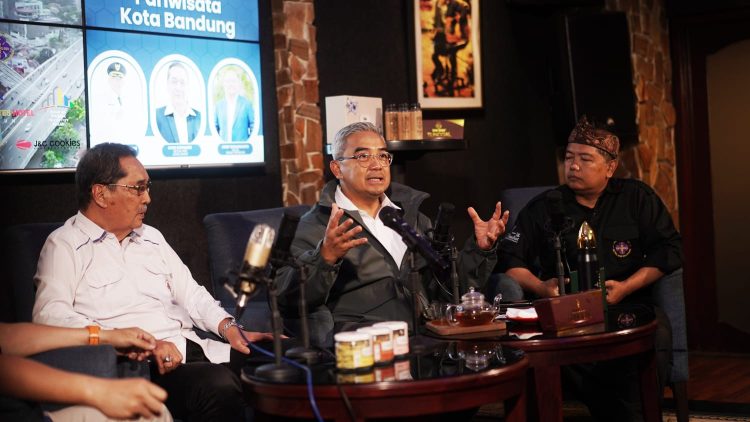 Bandung Kehilangan 800 Ribu Wisatawan Tiap Tahun, Farhan Desak Bandara Husein Dibuka Lagi