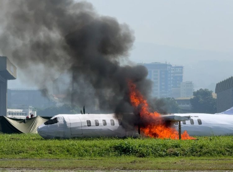 Simulasi Airport Emergency Exercise di Bandara Husein Berjalan Lancar