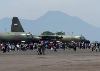Ribuan Warga Padati Lanud Husein Sastranegara Jelang HUT ke-80 TNI