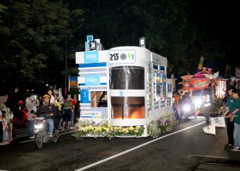 Malam Bandung Bertabur Cahaya, 62 Kendaraan Hias Terangi Kota di Sumirat Bandung Citylight Festival 2025