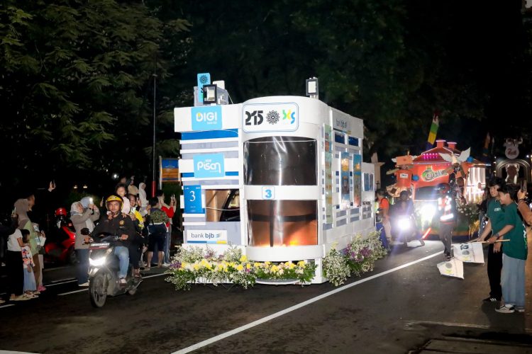 Malam Bandung Bertabur Cahaya, 62 Kendaraan Hias Terangi Kota di Sumirat Bandung Citylight Festival 2025