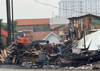 Kebakaran Kembali Terjadi di Sukahaji, 12 Kios Kayu Hangus Terbakar