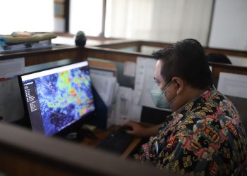 BMKG Imbau Warga Bandung Waspada Cuaca Ekstrem: Angin Kencang dan Petir Masih Berpotensi Terjadi
