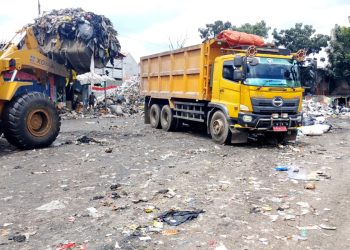 Tumpukan Sampah di TPS Ciwastra Mulai Menurun, Tujuh Armada Dikerahkan Sejak Pagi