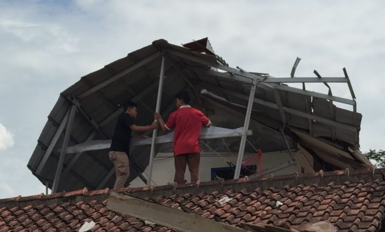 289 Rumah Rusak Diterjang Angin Puting Beliung di Bandung, Pemkot Pastikan Bantuan Tiba dalam 24 Jam
