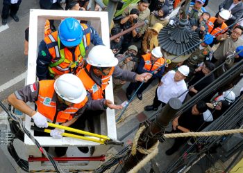 Penurunan Kabel Fiber Optik Dimulai, 104 Ruas Jalan di Bandung Siap Bebas Kabel Udara