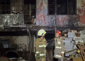 Gudang Besi Terbakar di Jalan Soekarno-Hatta, 12 Armada Damkar Dikerahkan