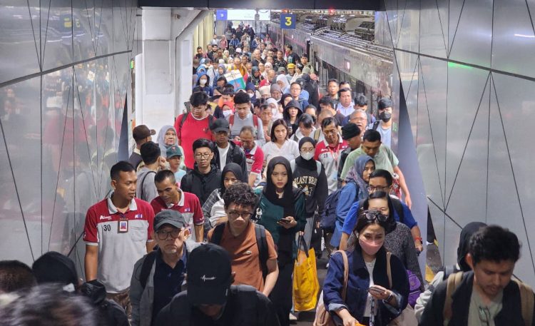 Puncak Arus Nataru, KAI Daop 2 Bandung Layani 48 Ribu Penumpang KA Jarak Jauh dalam Sehari