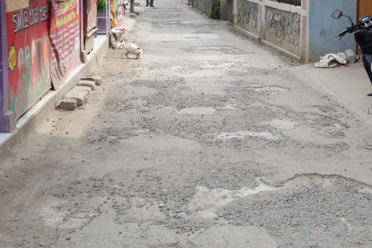 Dari Jalan Rusak hingga Banjir, Wali Kota Bandung Kawal Perbaikan Lingkungan di Cirangrang