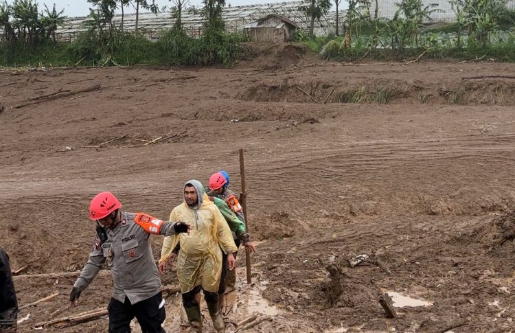 Longsor di Cisarua Lembang, Relawan dan Bantuan untuk Korban Diluncurkan