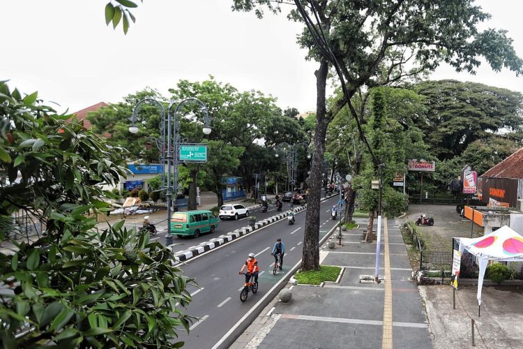 Pemkot Bandung Ancam Tindak Tegas Galian Utilitas yang Bikin Jalan Rusak