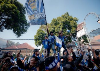 Usai Pesta Juara Persib, Puluhan Ton Sampah Dibersihkan dari Sejumlah Titik Kota Bandung