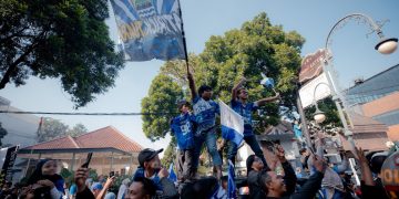 Usai Pesta Juara Persib, Puluhan Ton Sampah Dibersihkan dari Sejumlah Titik Kota Bandung