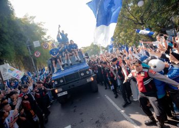 Anak Hilang hingga Sesak Napas Saat Konvoi Persib, Petugas Gabungan Bergerak Cepat Evakuasi Bobotoh