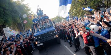 Anak Hilang hingga Sesak Napas Saat Konvoi Persib, Petugas Gabungan Bergerak Cepat Evakuasi Bobotoh