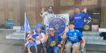 Semangat Bobotoh Difabel Ini Bikin Haru, Tetap Ikut Konvoi Persib Bersama Anak-anaknya