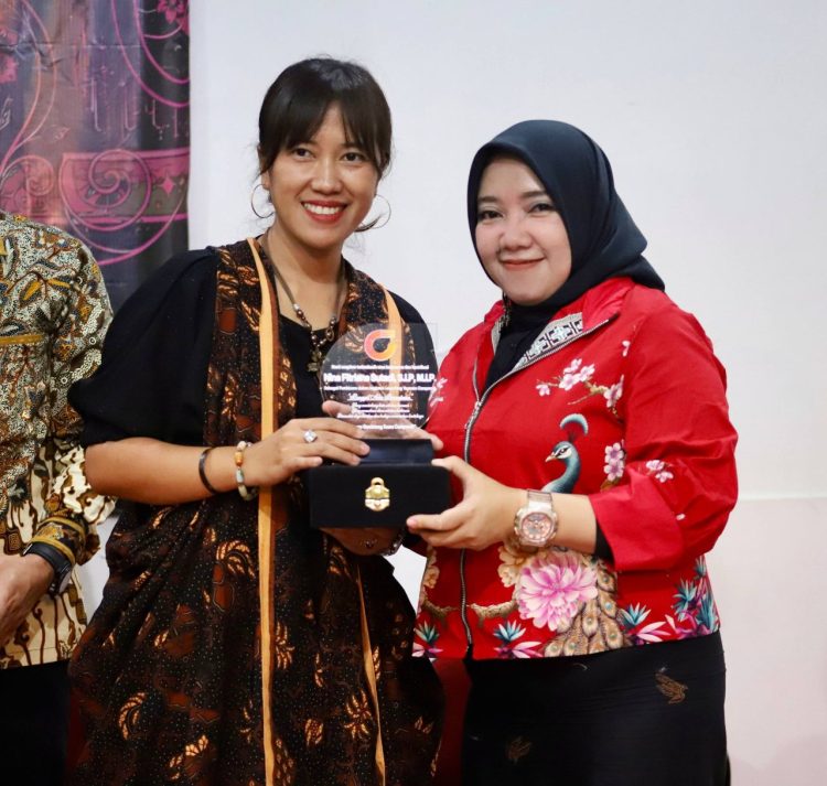 Nina Fitriana Ajak Perempuan Bandung Lebih Percaya Diri dan Berani Ambil Peran