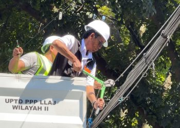 Kabel Semrawut di Bandung Mulai Diturunkan, Internet Dipastikan Tetap Aman