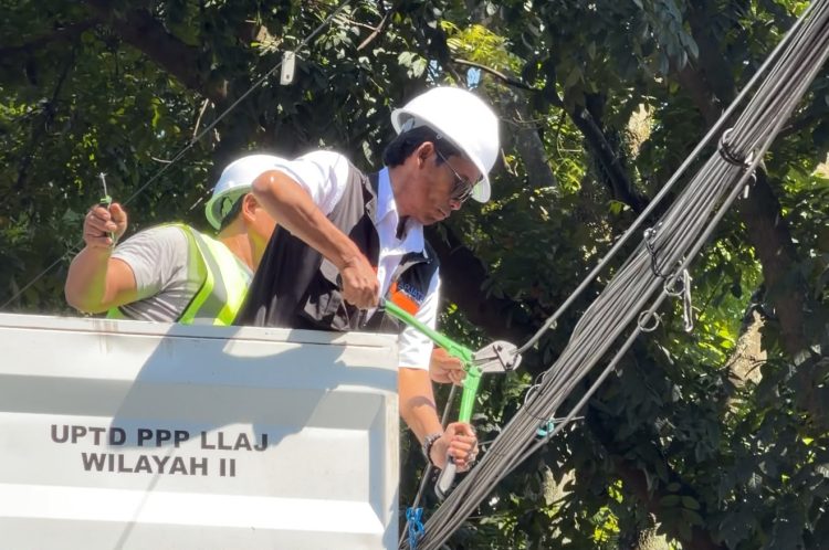 Kabel Semrawut di Bandung Mulai Diturunkan, Internet Dipastikan Tetap Aman
