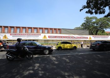Videotron Ilegal di Jalan LLRE Martadinata Disegel, Kasus Penebangan 10 Pohon di Bandung Terus Didalami