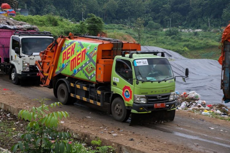 Pemkot Bandung Siapkan 100 Armada Sampah Jelang Legok Nangka Beroperasi 2029