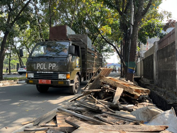 Usai Tertibkan 57 Bangunan Liar di Jalan Ibrahim Adjie, Pasar Tumpah Kiaracondong Jadi Sasaran Berikutnya