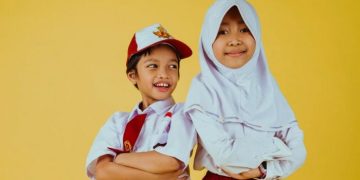 Orang Tua Tak Perlu Beli Seragam di Sekolah, Disdik Bandung Tegaskan Aturannya