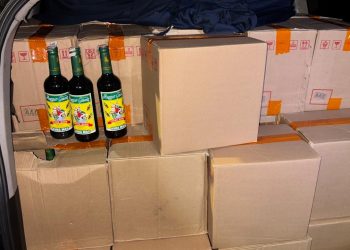 Polisi Sita 1.200 Botol Miras dari Dalam Mobil, Dua Pria Diamankan di Ciamis