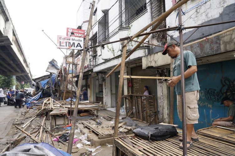 77 Bangunan di Pasar Kiaracondong Dibongkar Mandiri, Drainase Bakal Dibersihkan